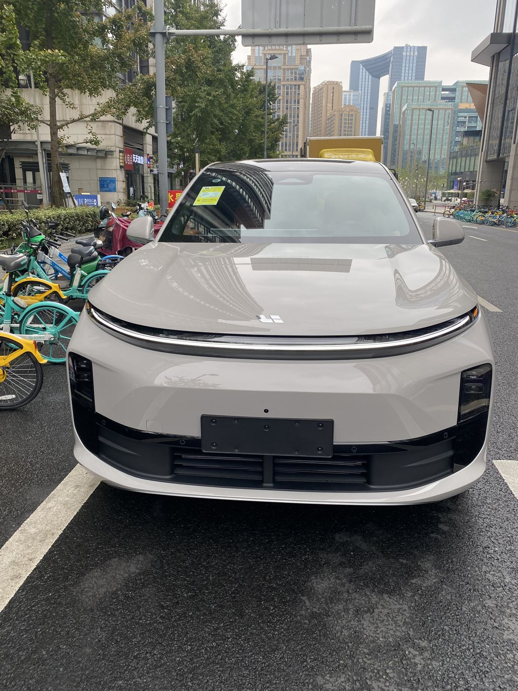 领航国际 MEGA 高压纯电 MPV